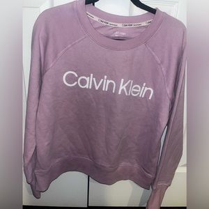 Calvin Klein Size M Logo Crewneck in Light Purple 💜💟🪻